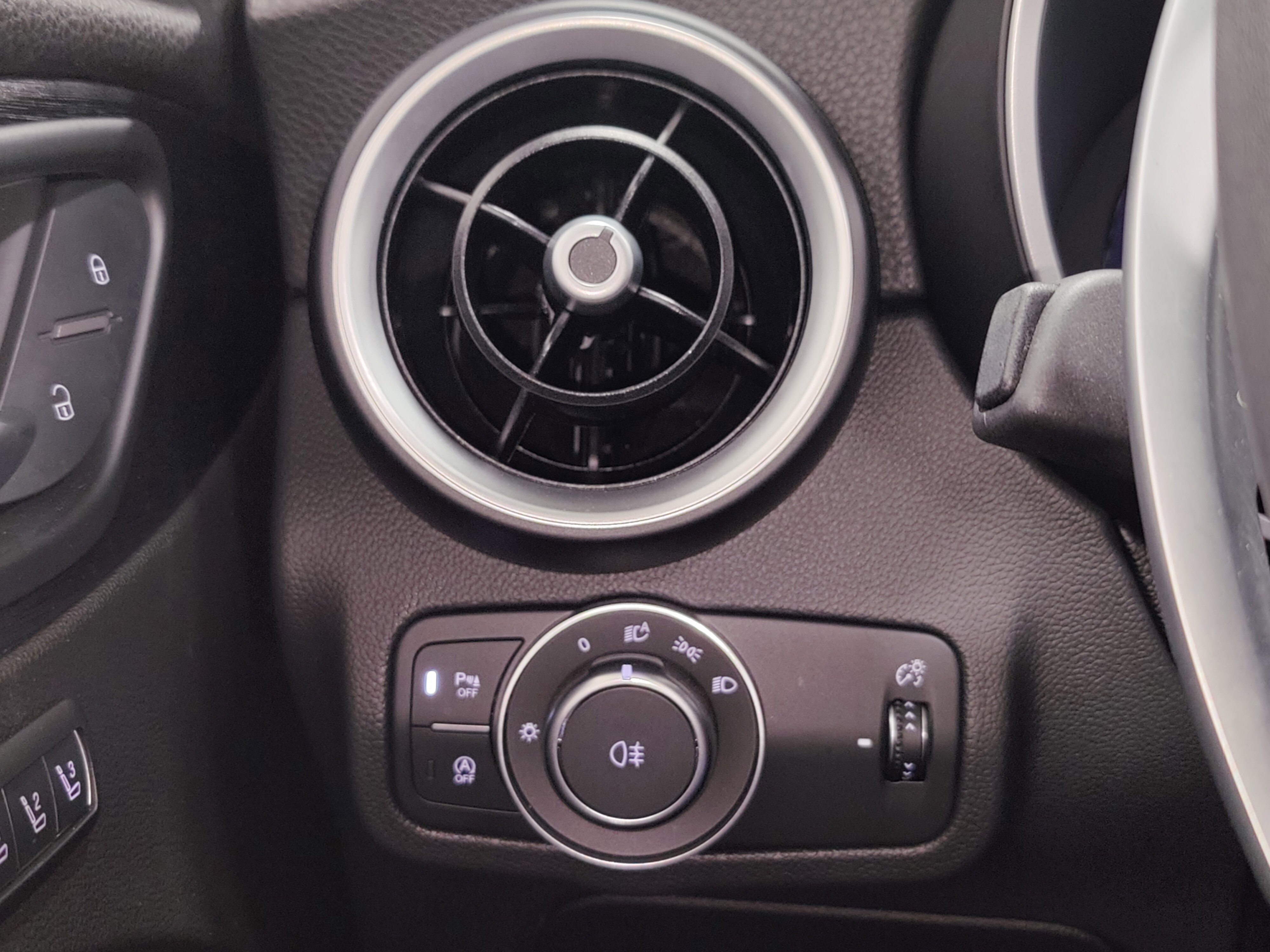 Used 2024 Alfa Romeo Stelvio Sprint image 29