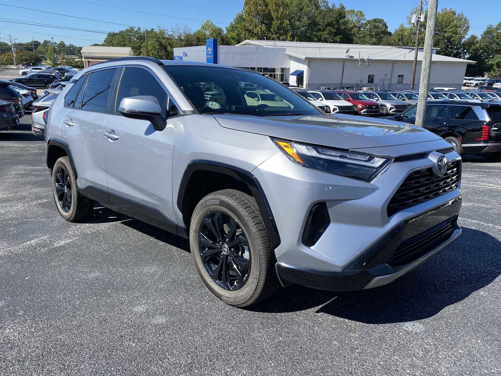 Used 2022 Toyota RAV4 SE video 2