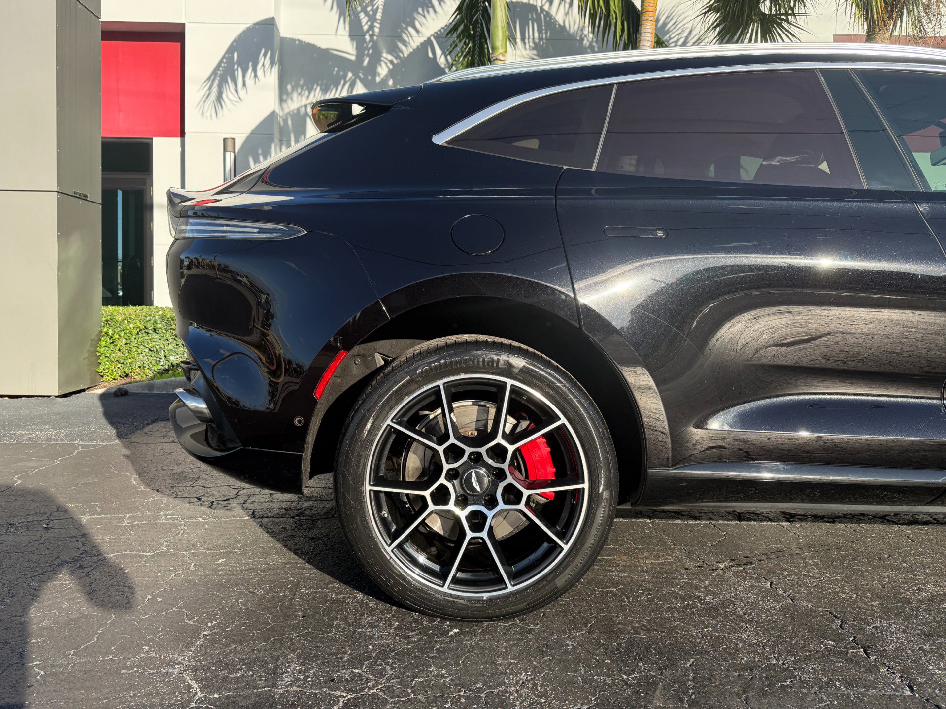 Used 2021 Aston Martin DBX image 6