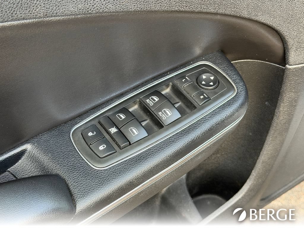 Used 2011 Dodge Charger SE RWD image 15