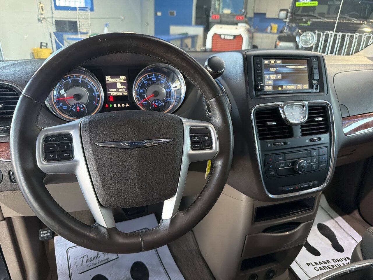 Used 2016 Chrysler Town & Country Touring FWD image 23