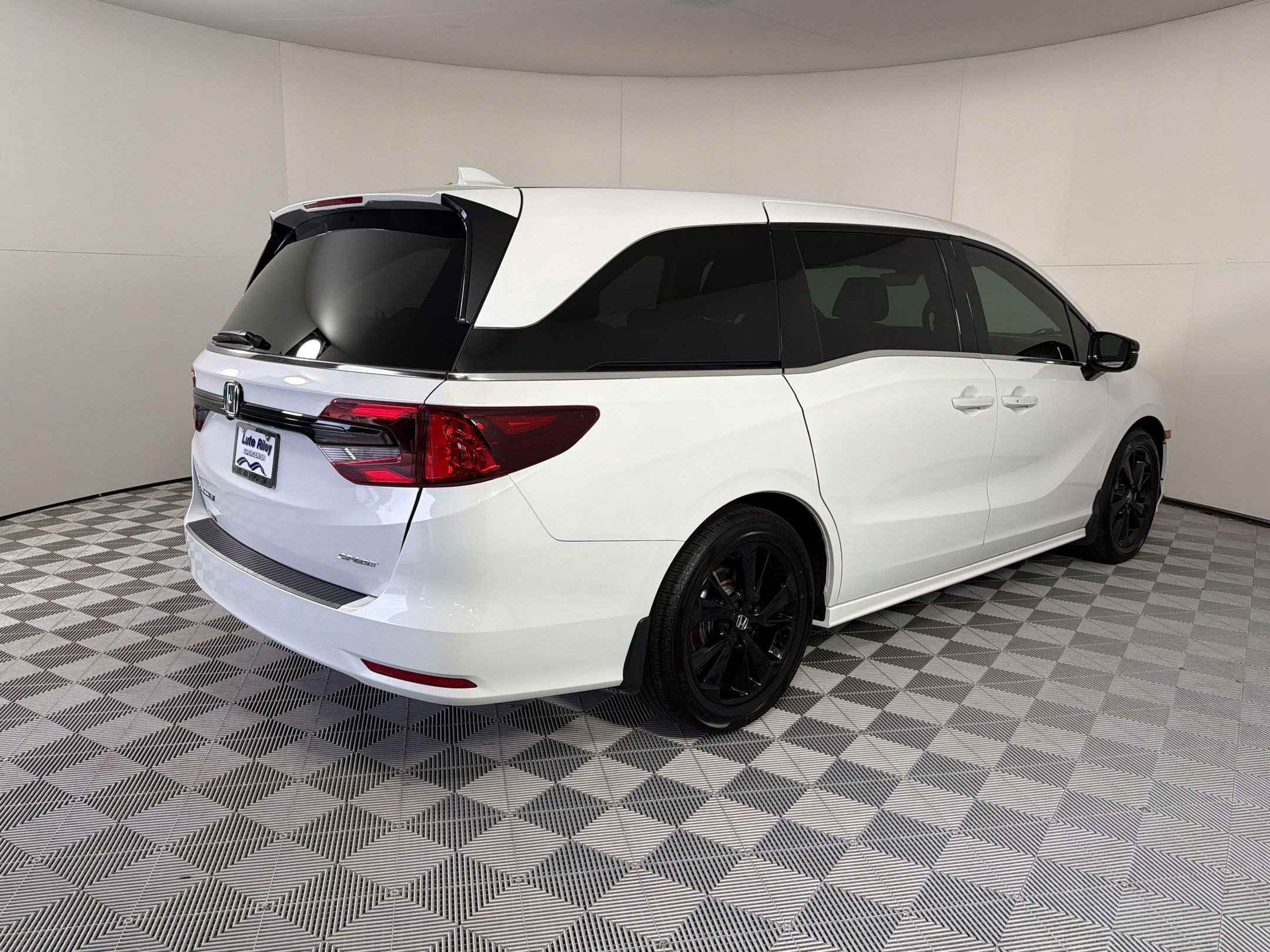 Used 2024 Honda Odyssey Sport image 9