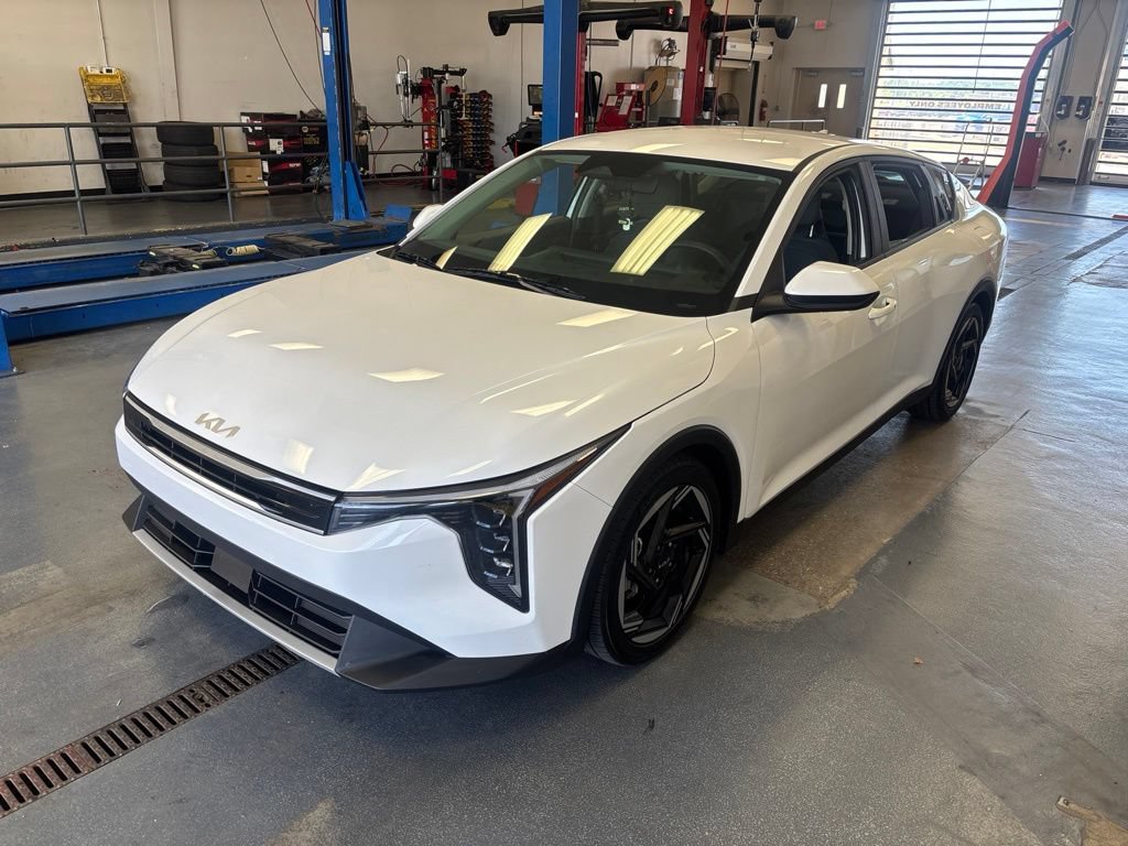 Used 2025 Kia K4 EX FWD image 2