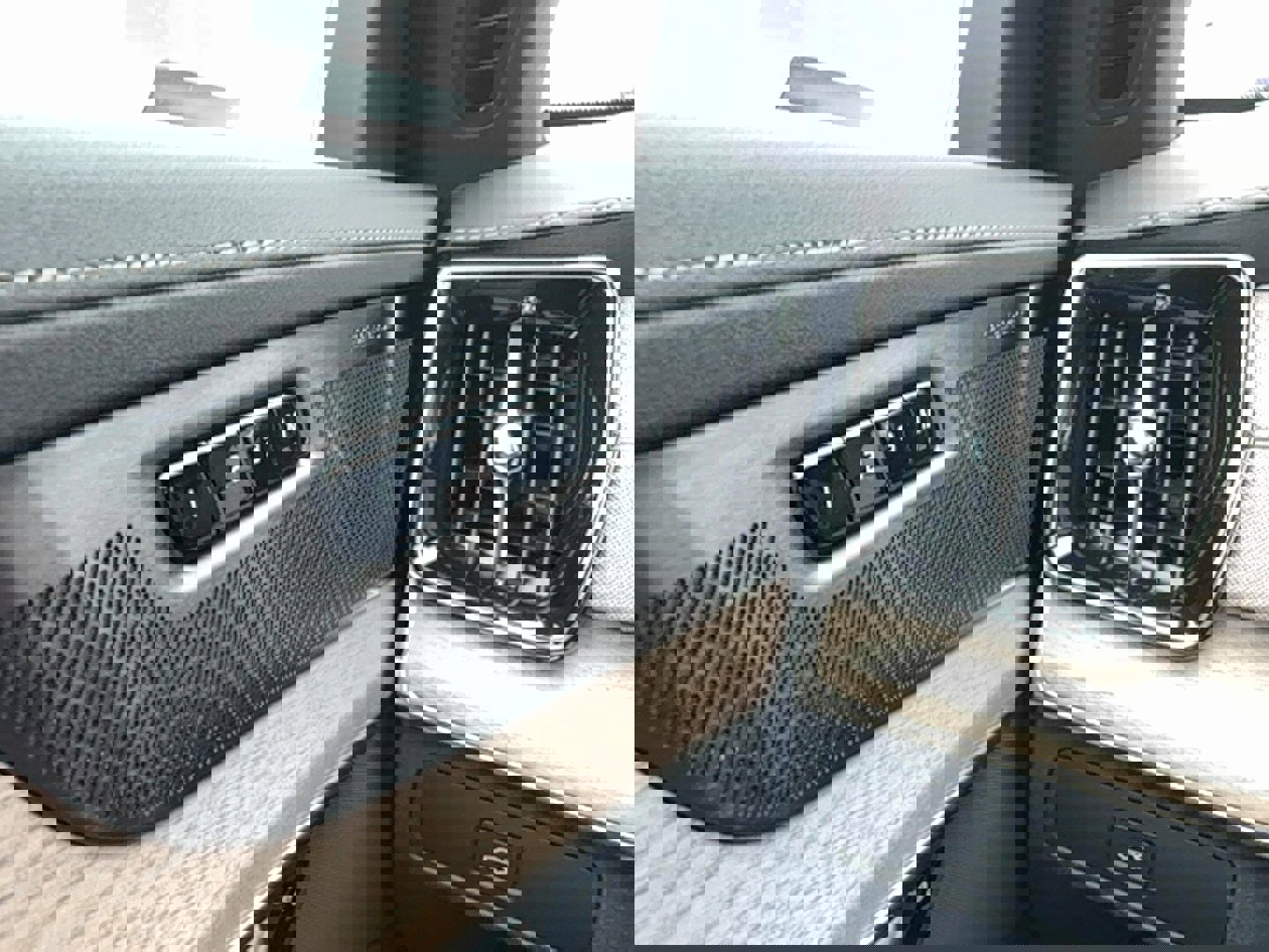 New 2026 Volvo XC90 B6 Plus w/ Protection Package Premier image 23