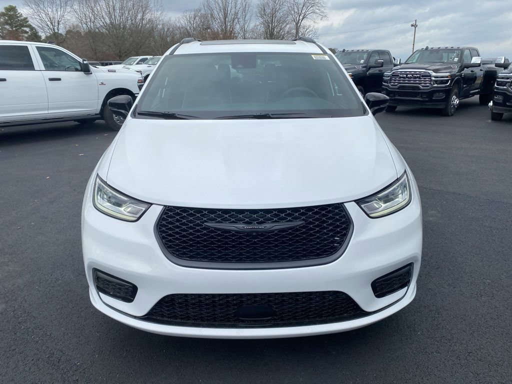 New 2026 Chrysler Pacifica Limited w/ S Appearance Package image 2