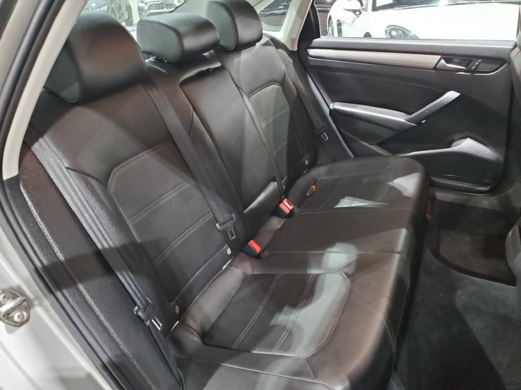 Used 2012 Volkswagen Passat 2.5 SE FWD image 18