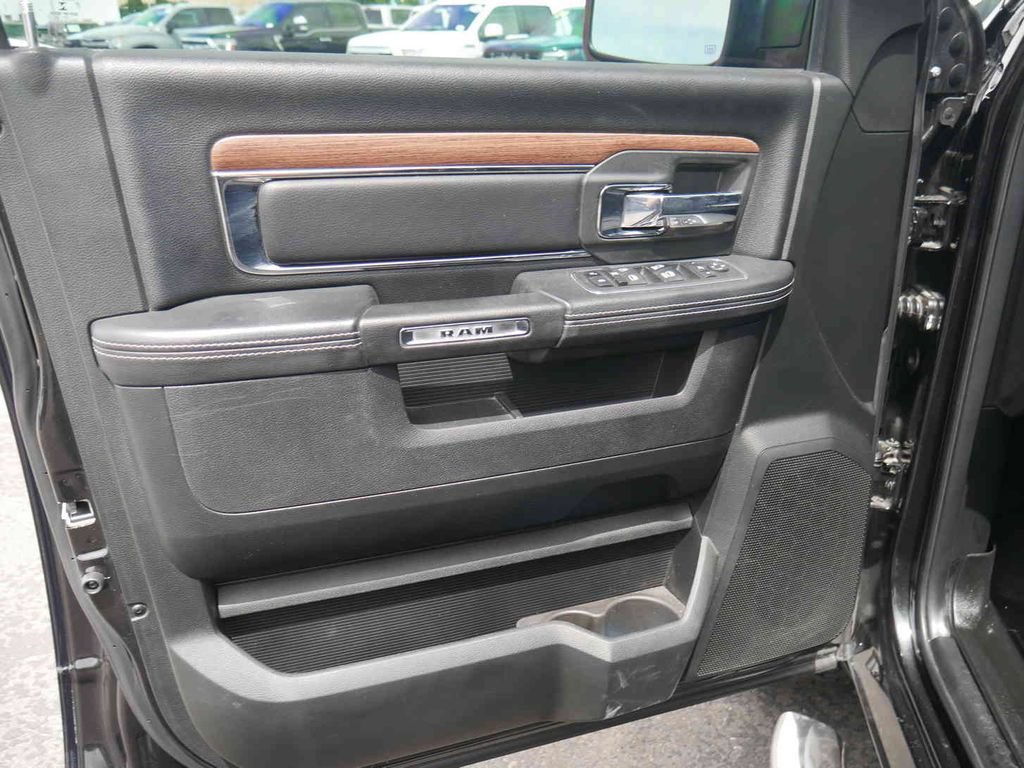 Used 2018 RAM 1500 Laramie w/ Convenience Group AWD/4WD image 26