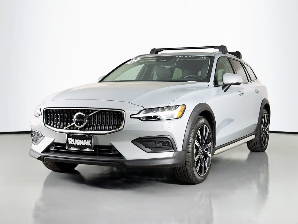 Certified 2026 Volvo V60 B5 Cross Country Ultra w/ Climate Package AWD/4WD image 3