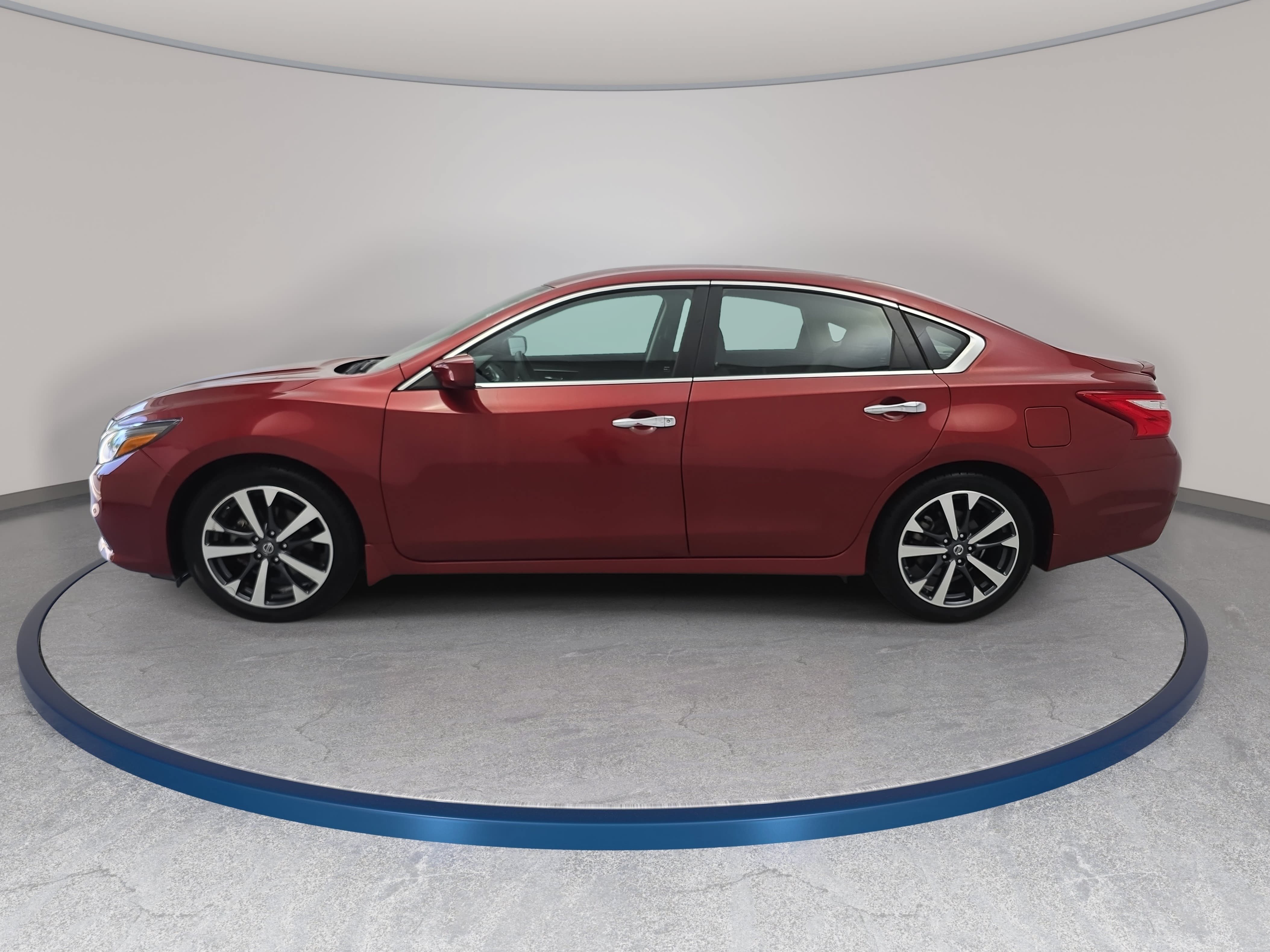 Used 2016 Nissan Altima 2.5 SR w/ Interior Lighting Package FWD image 8