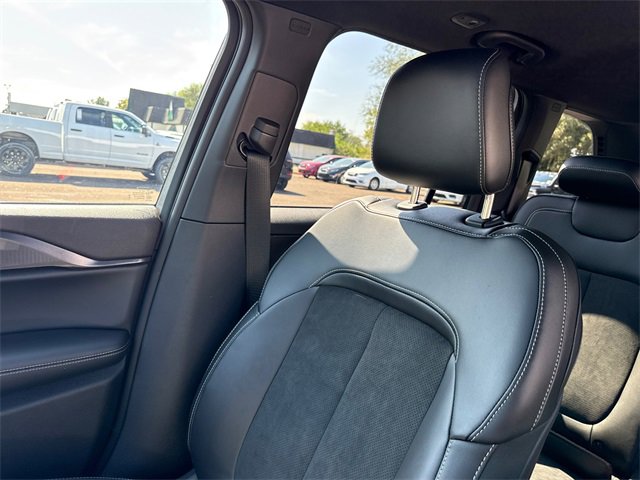 New 2025 Jeep Grand Cherokee Altitude image 24