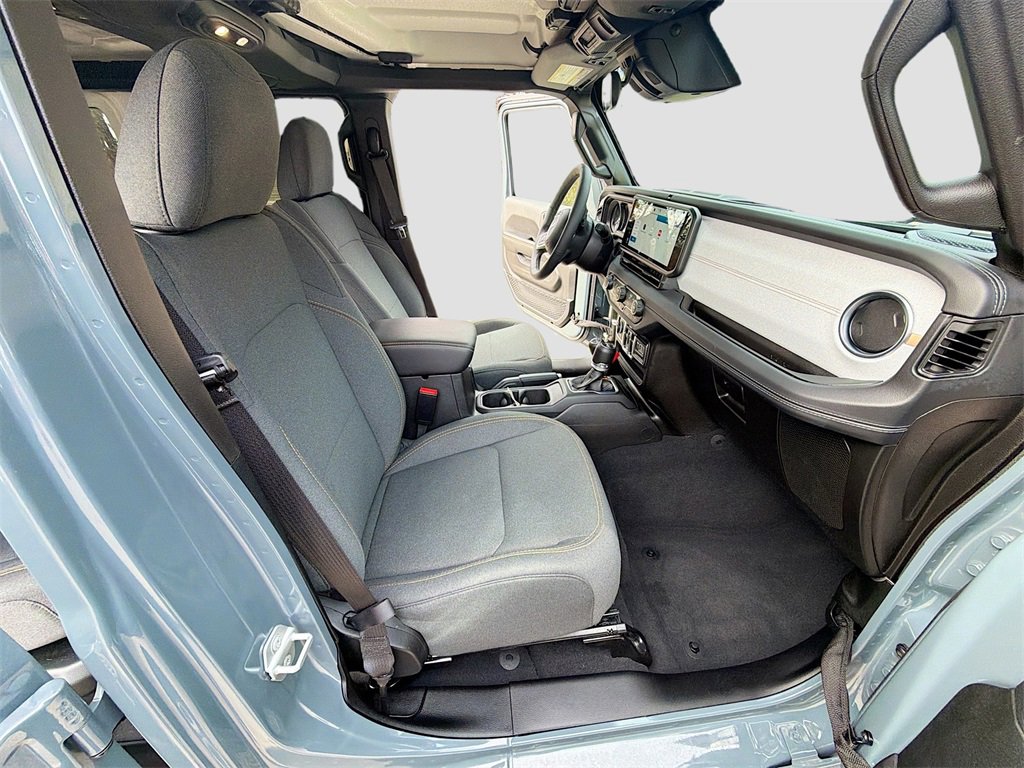 Used 2025 Jeep Wrangler Unlimited Sahara image 32