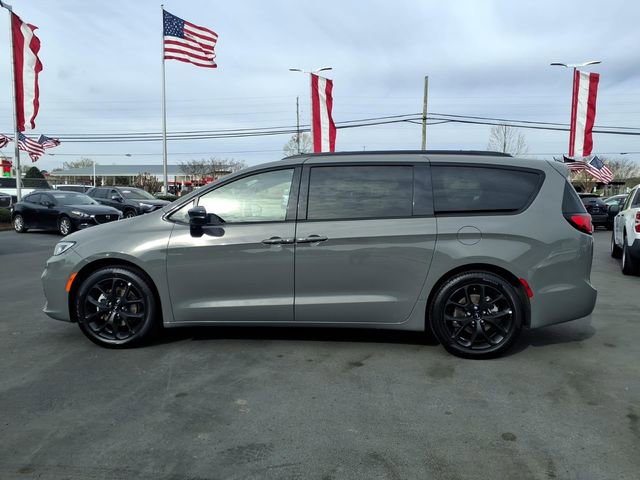 Used 2025 Chrysler Pacifica Limited FWD image 3
