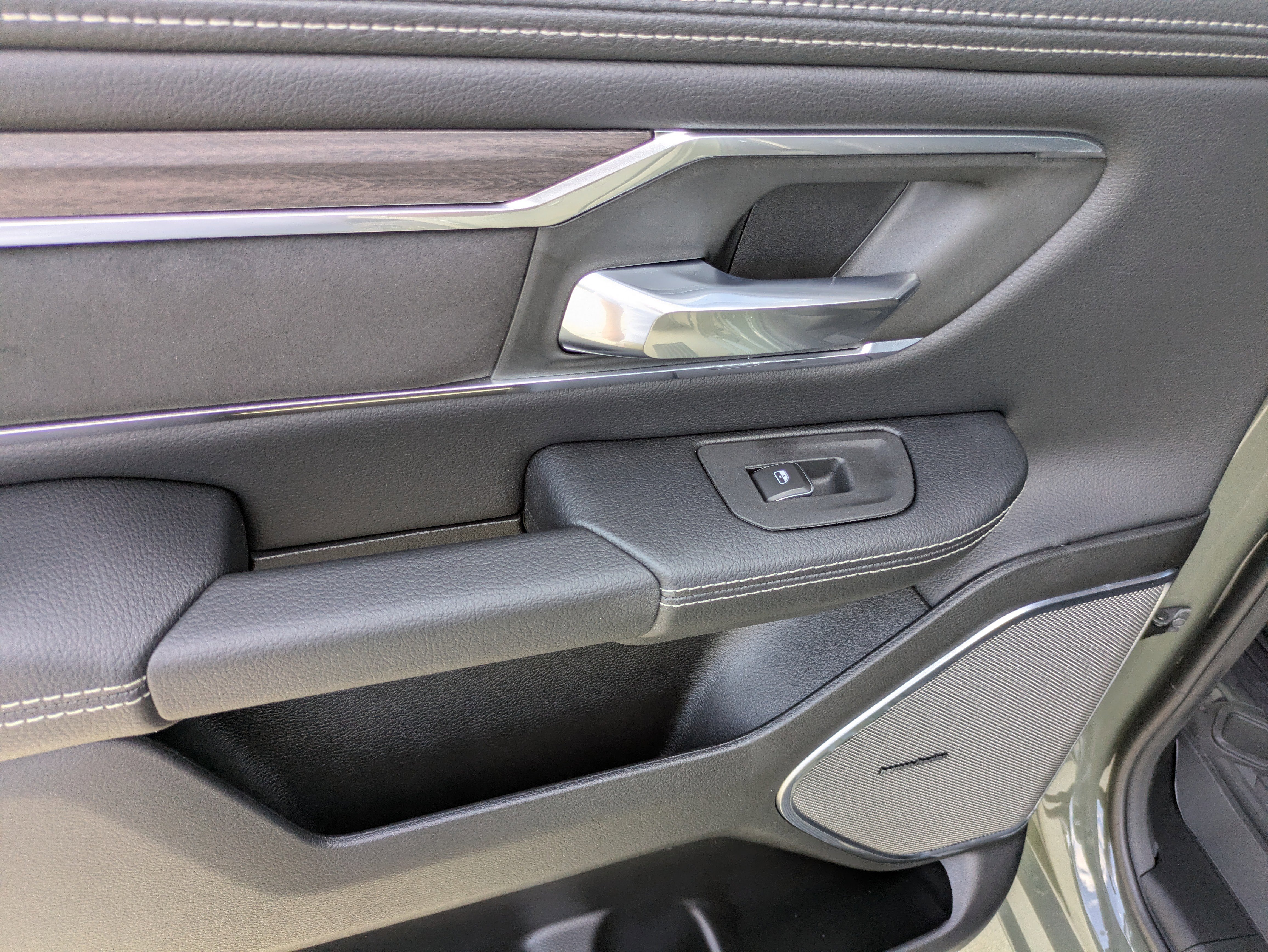 New 2026 RAM 1500 Laramie AWD/4WD image 12