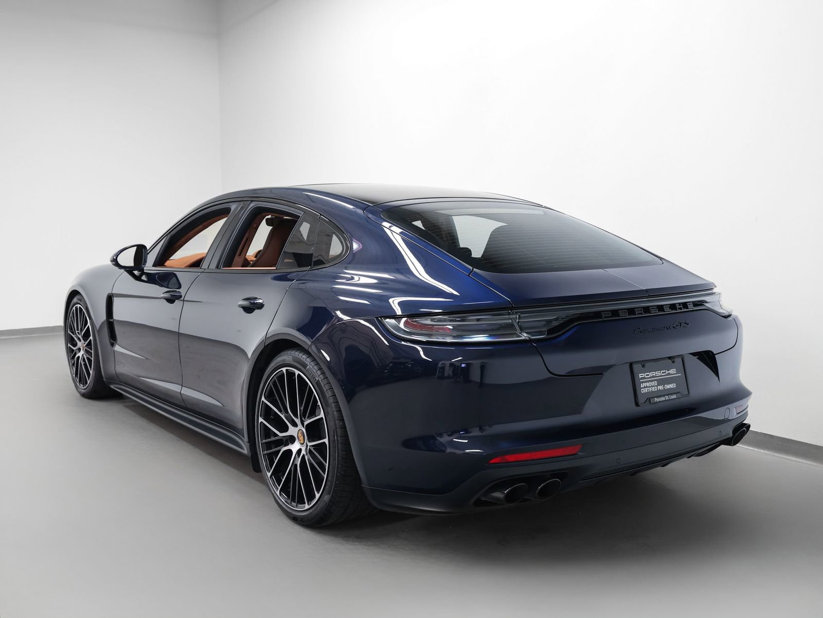 Used 2023 Porsche Panamera GTS image 3