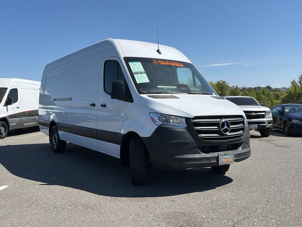 Used 2025 Mercedes-Benz Sprinter 2500 image 4