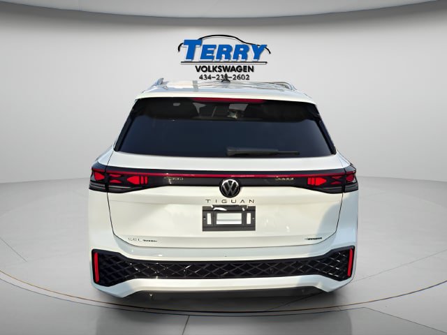 New 2026 Volkswagen Tiguan SEL R-Line AWD/4WD image 3