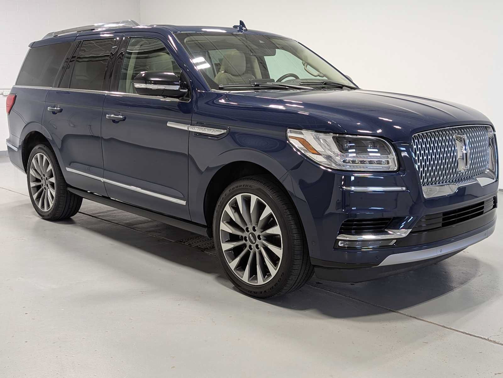 Used 2020 Lincoln Navigator Reserve w/ Luxury Package AWD/4WD image 6