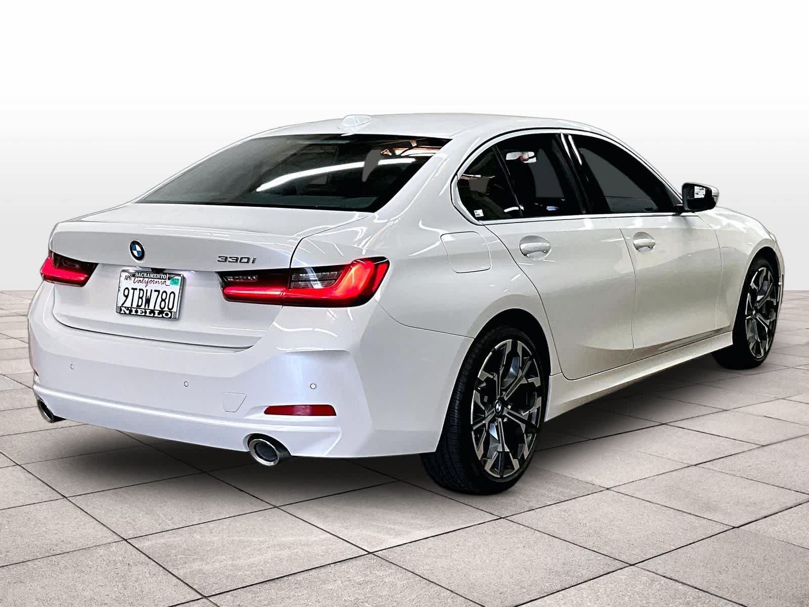 Used 2025 BMW 330i Sedan w/ Convenience Package RWD image 16