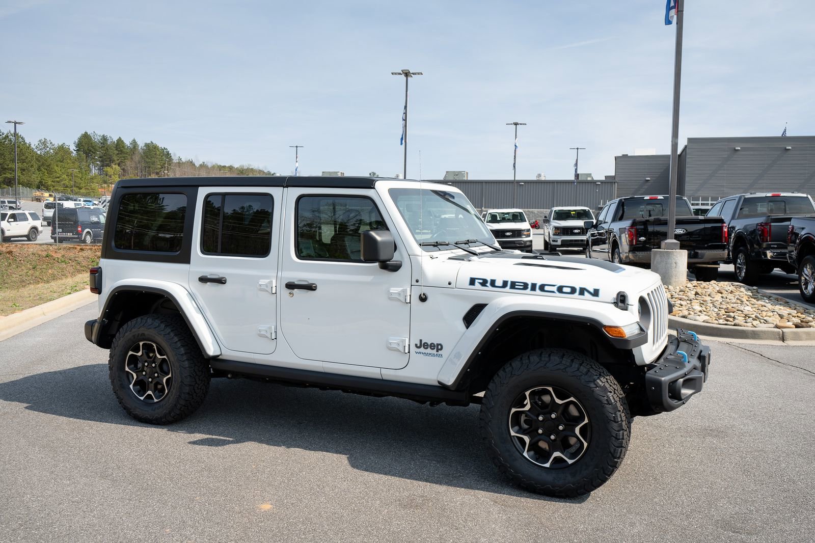 Used 2021 Jeep Wrangler Unlimited Rubicon 4xe w/ Dual Top Group AWD/4WD image 12