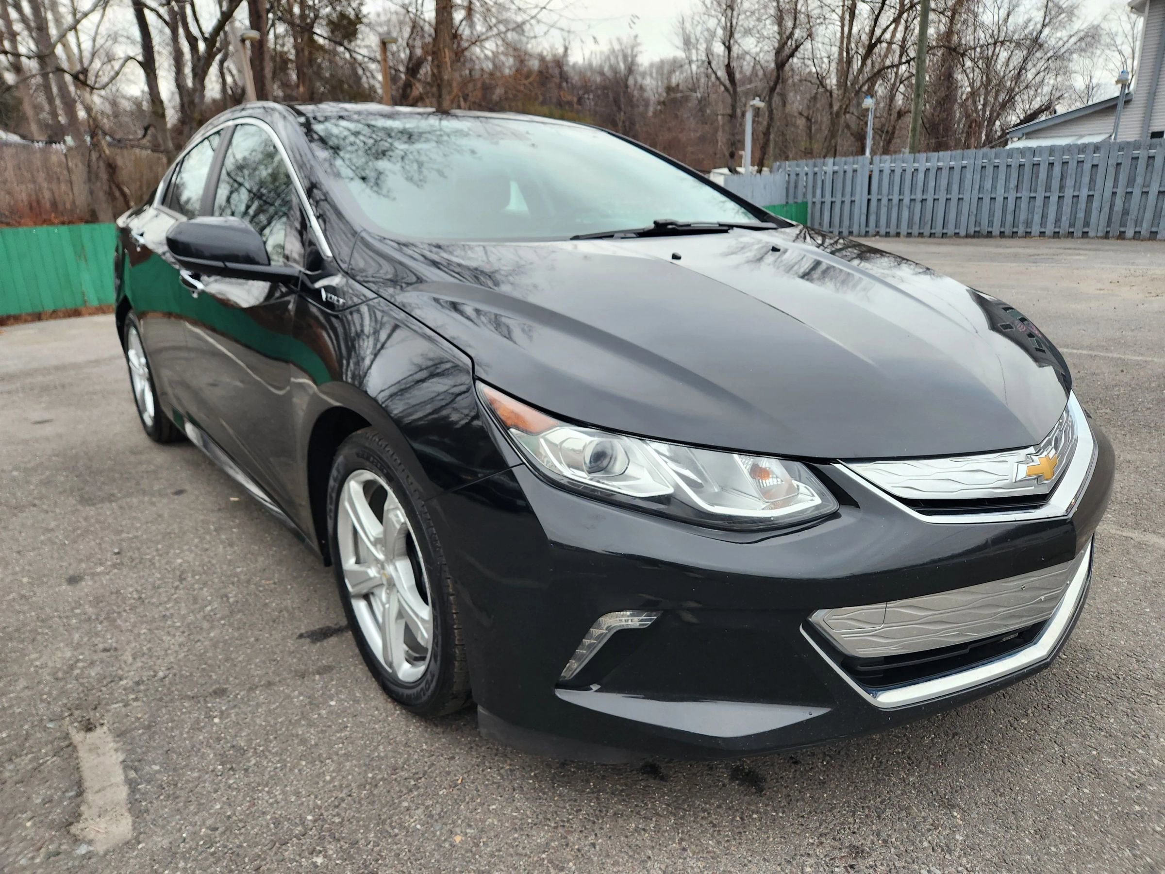 Used 2017 Chevrolet Volt LT w/ Comfort Package image 3