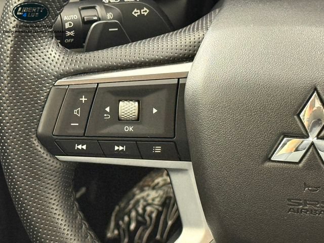 Used 2025 Mitsubishi Outlander SE AWD/4WD image 28