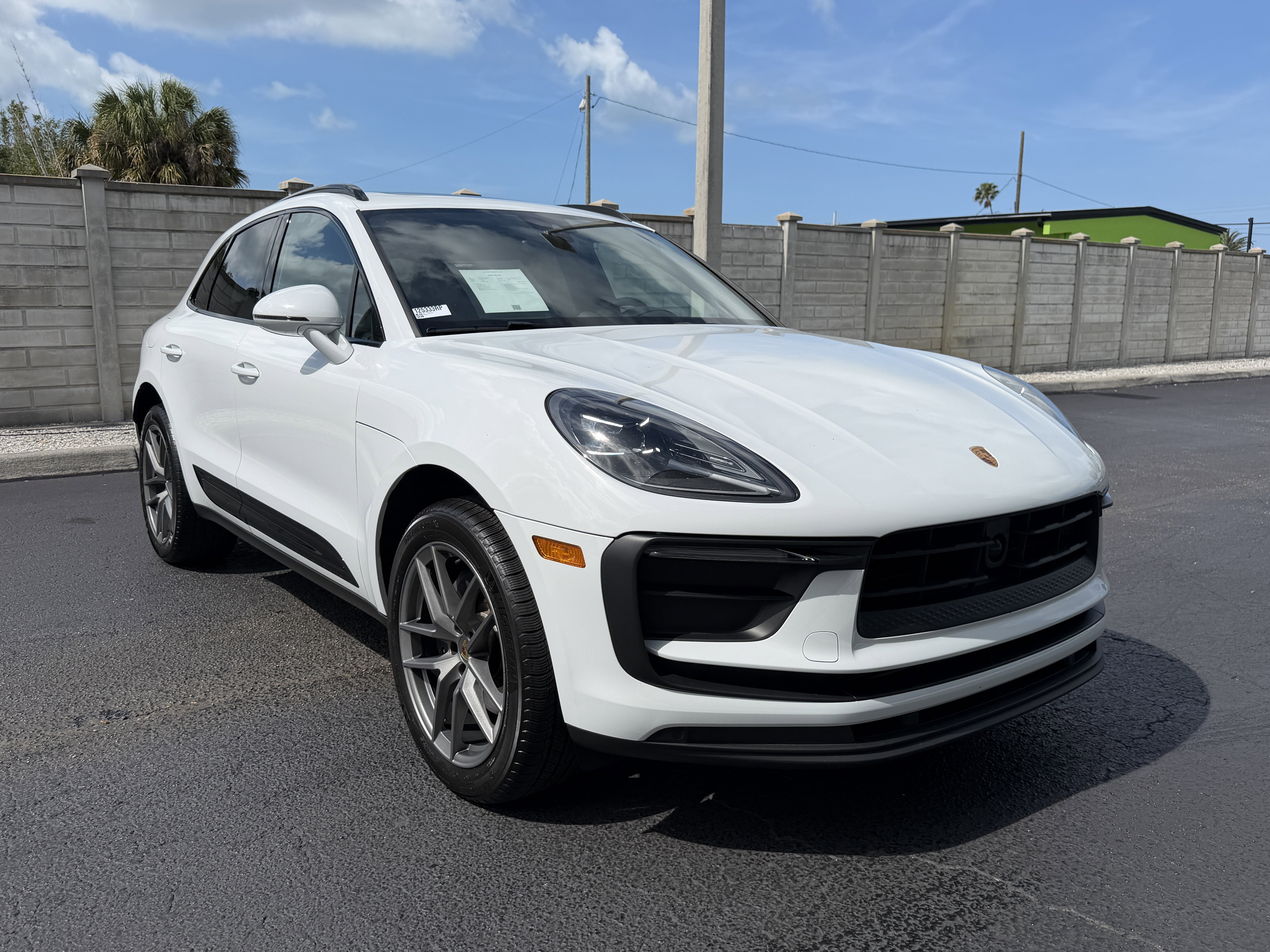 Certified 2025 Porsche Macan AWD/4WD image 8