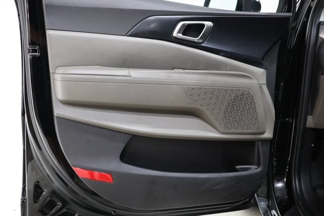 Used 2025 Kia Carnival FWD image 18