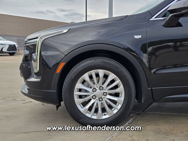 Used 2024 Cadillac XT4 Luxury w/ Cold Weather Package FWD image 9