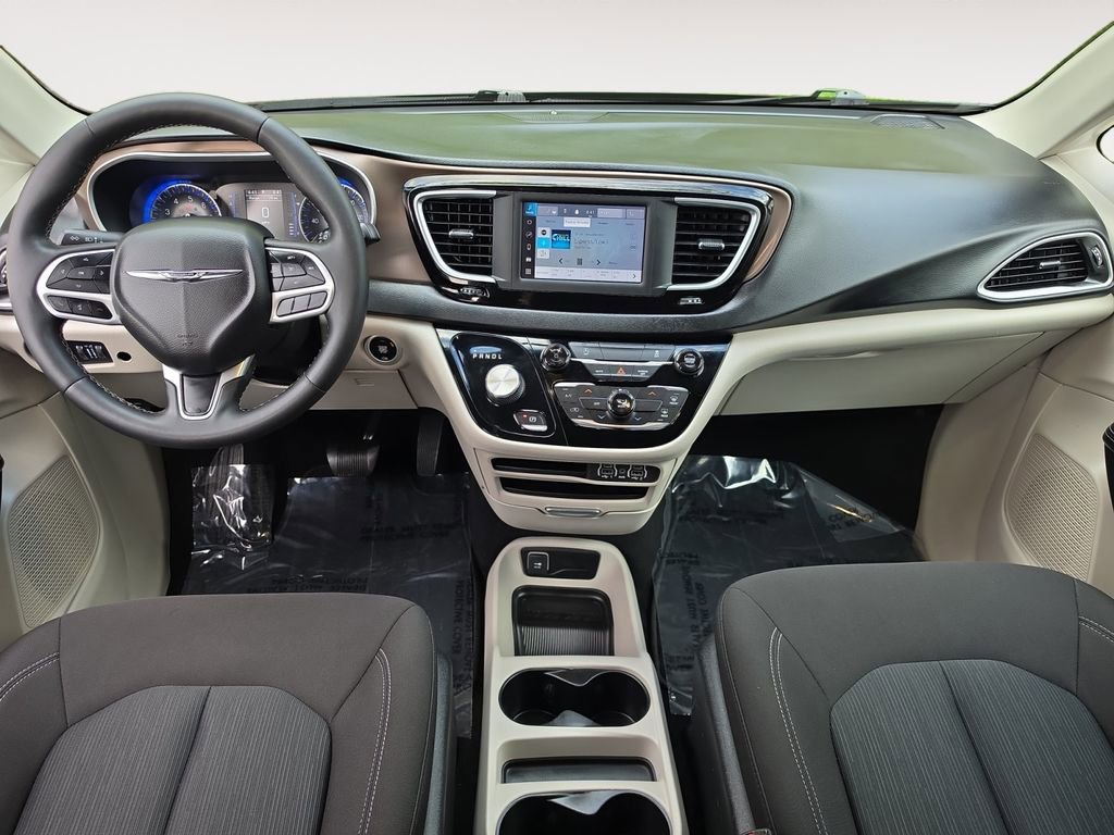 Used 2022 Chrysler Voyager LX FWD image 10
