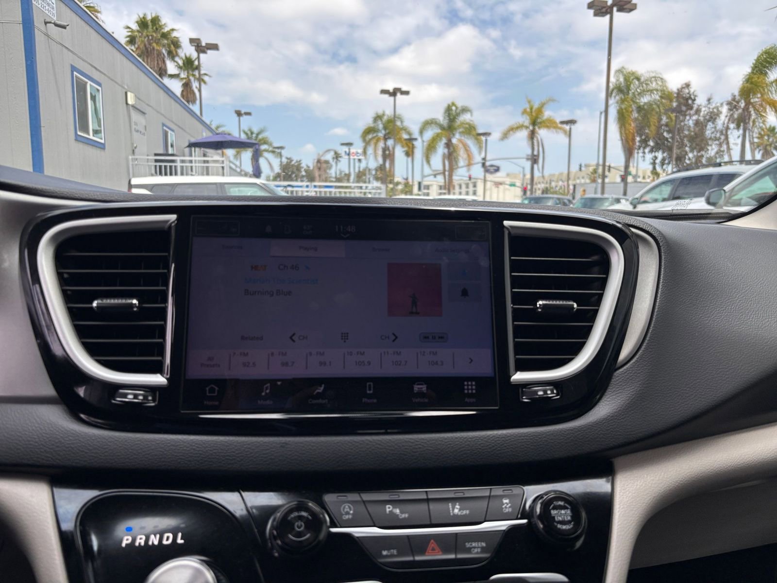 Used 2023 Chrysler Pacifica Touring-L FWD image 20