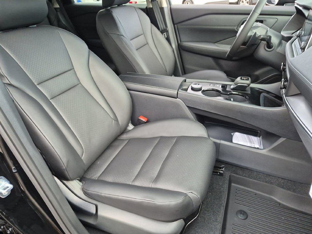 New 2026 Nissan Rogue Dark Armor AWD/4WD image 32