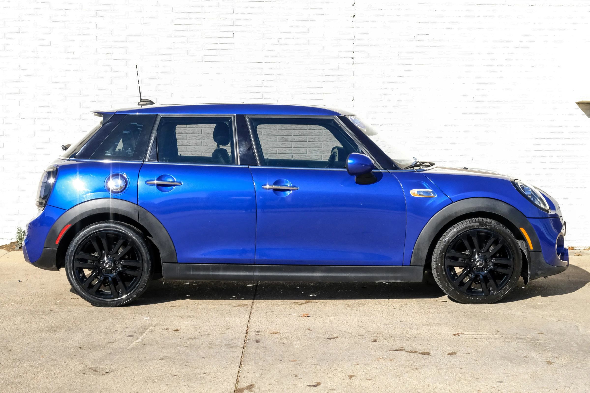 Used 2019 MINI Cooper S w/ Premium Package FWD image 7