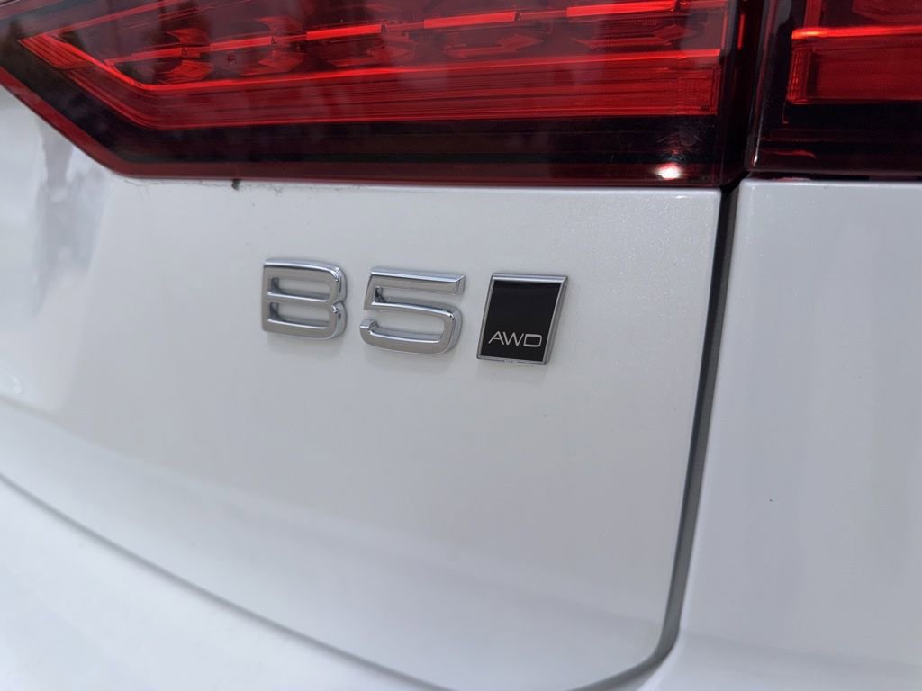 Used 2025 Volvo V60 B5 Cross Country Plus image 16