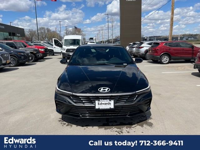 New 2025 Hyundai Elantra SEL image 2