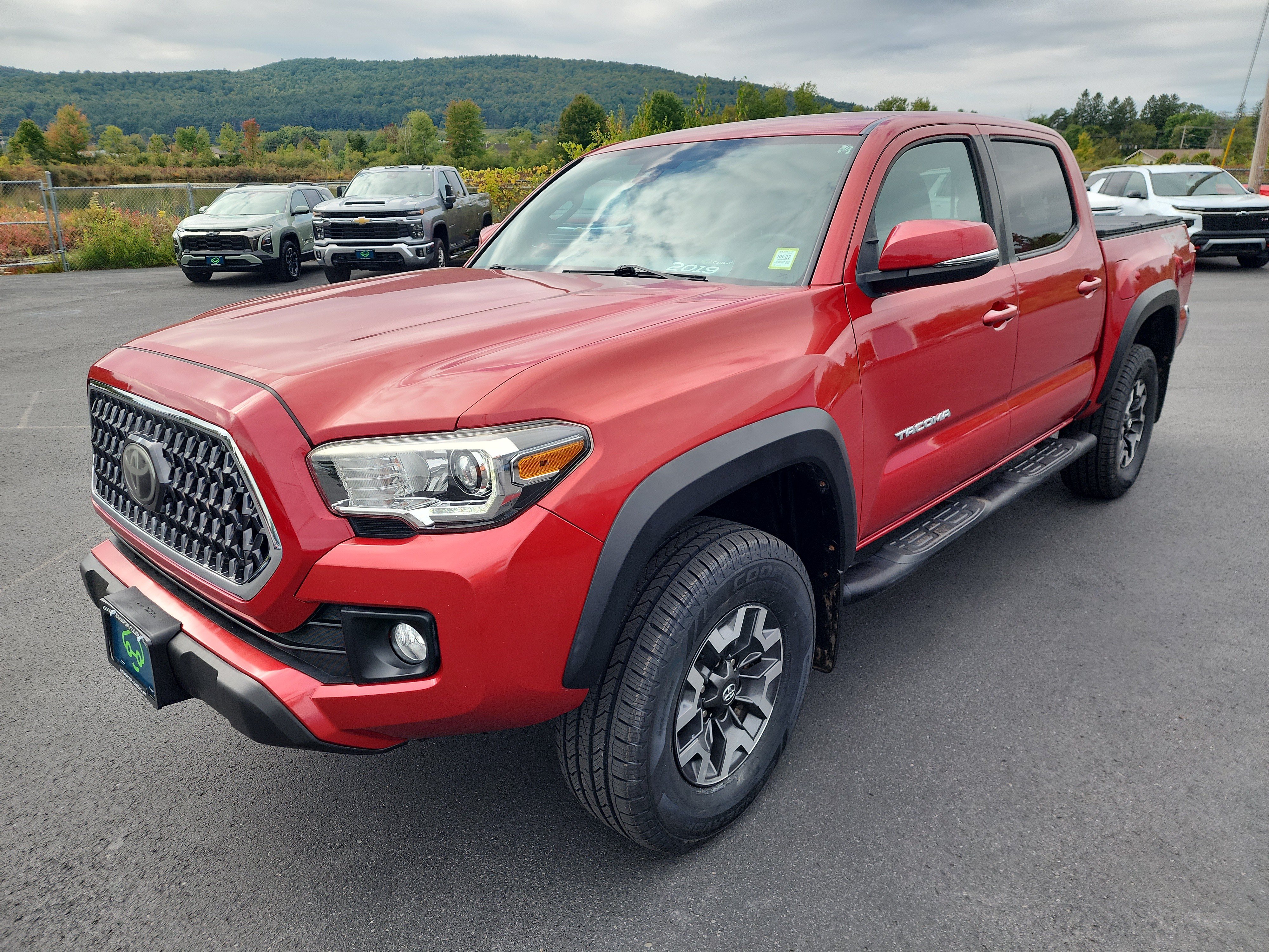 Used 2019 Toyota Tacoma TRD Off-Road AWD/4WD image 4