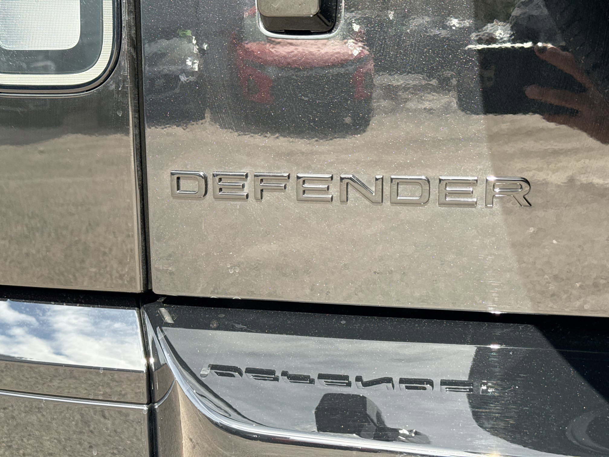 New 2026 Land Rover Defender 110 X-Dynamic SE image 11