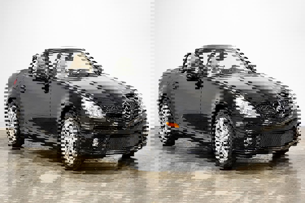 Used 2011 Mercedes-Benz SLK 300 image 8