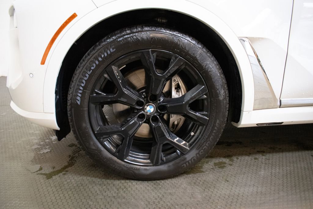 Certified 2026 BMW X7 xDrive40i w/ Premium Package image 9