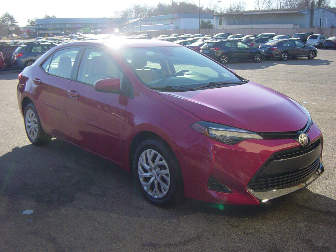 Used 2018 Toyota Corolla LE FWD image 3