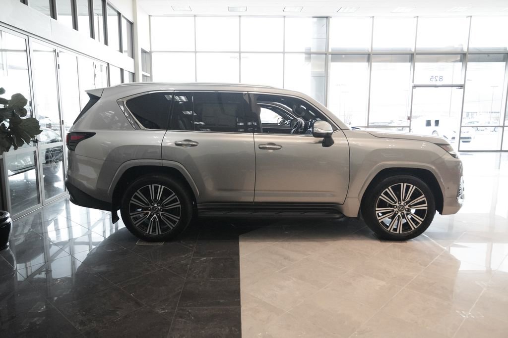 New 2026 Lexus LX 700h Luxury image 4