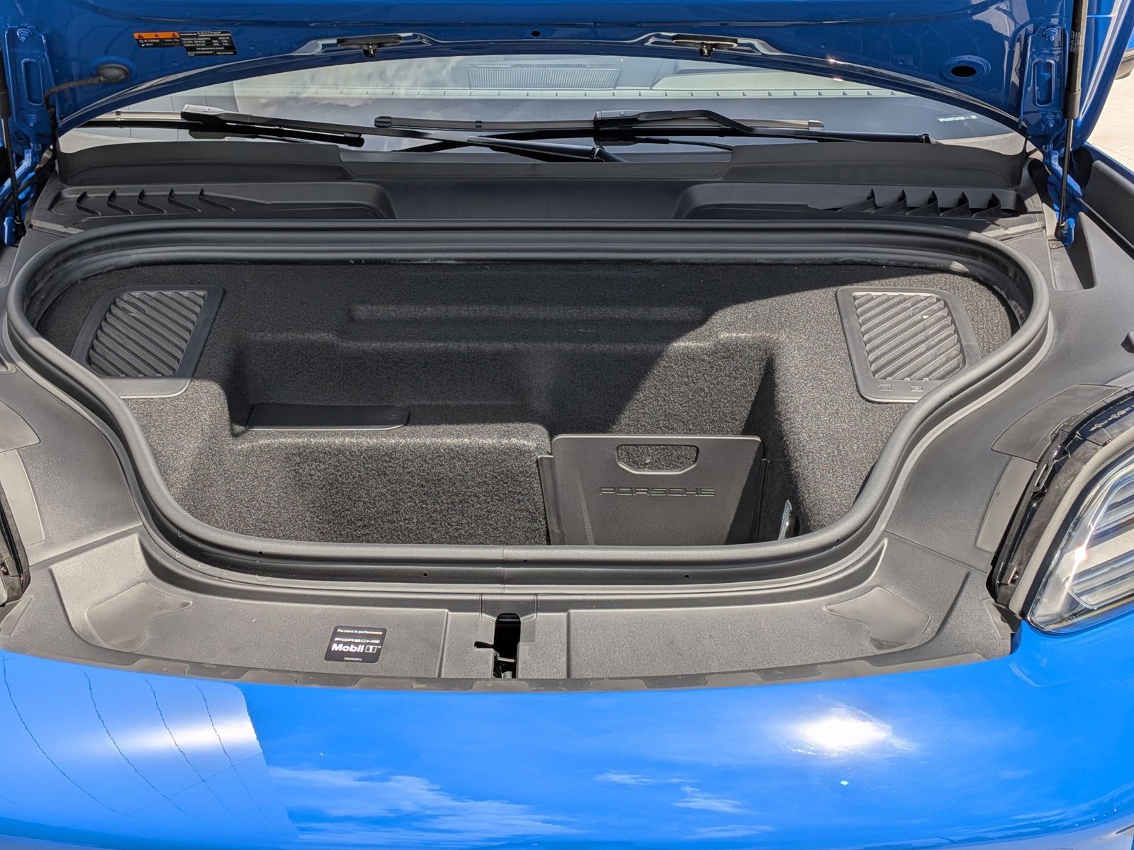 New 2026 Porsche Macan 4 Electric image 22