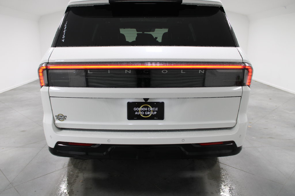 New 2026 Lincoln Navigator Reserve w/ Jet Appearance Package AWD/4WD image 7