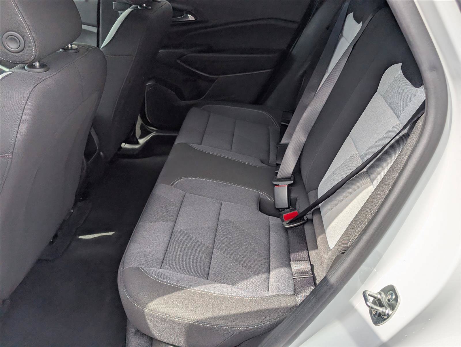 Used 2025 Chevrolet Trax RS w/ Sunroof Package FWD image 13