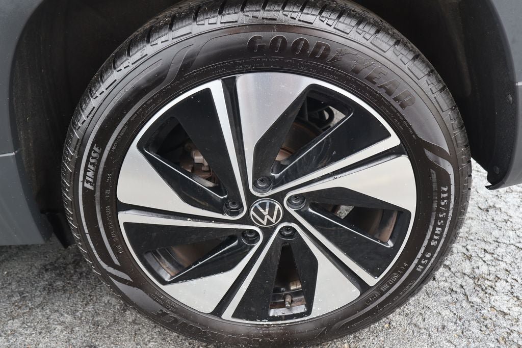 Used 2025 Volkswagen Taos SE AWD/4WD image 12