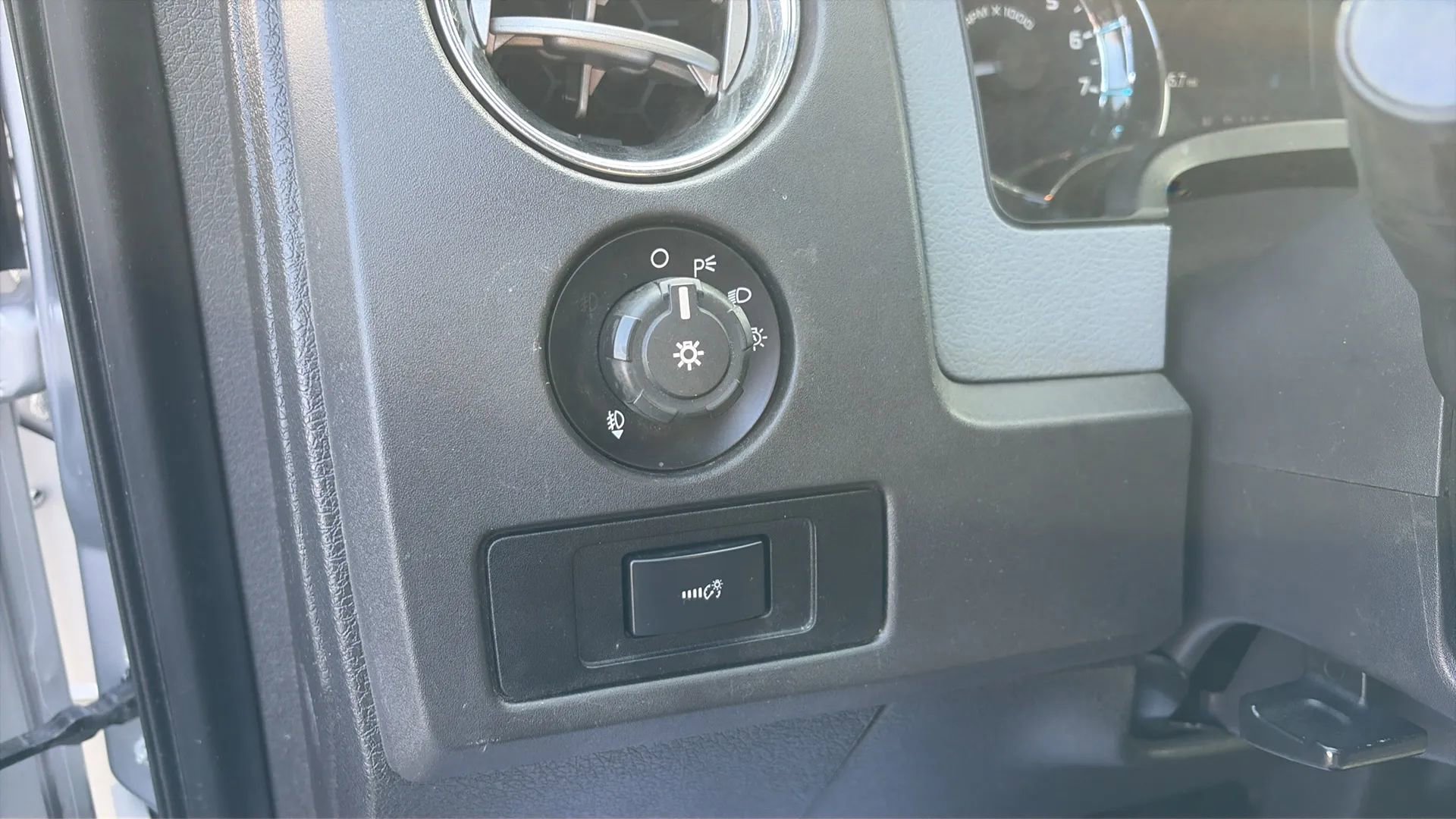 Used 2011 Ford F150 XLT w/ XLT Convenience Pkg image 12