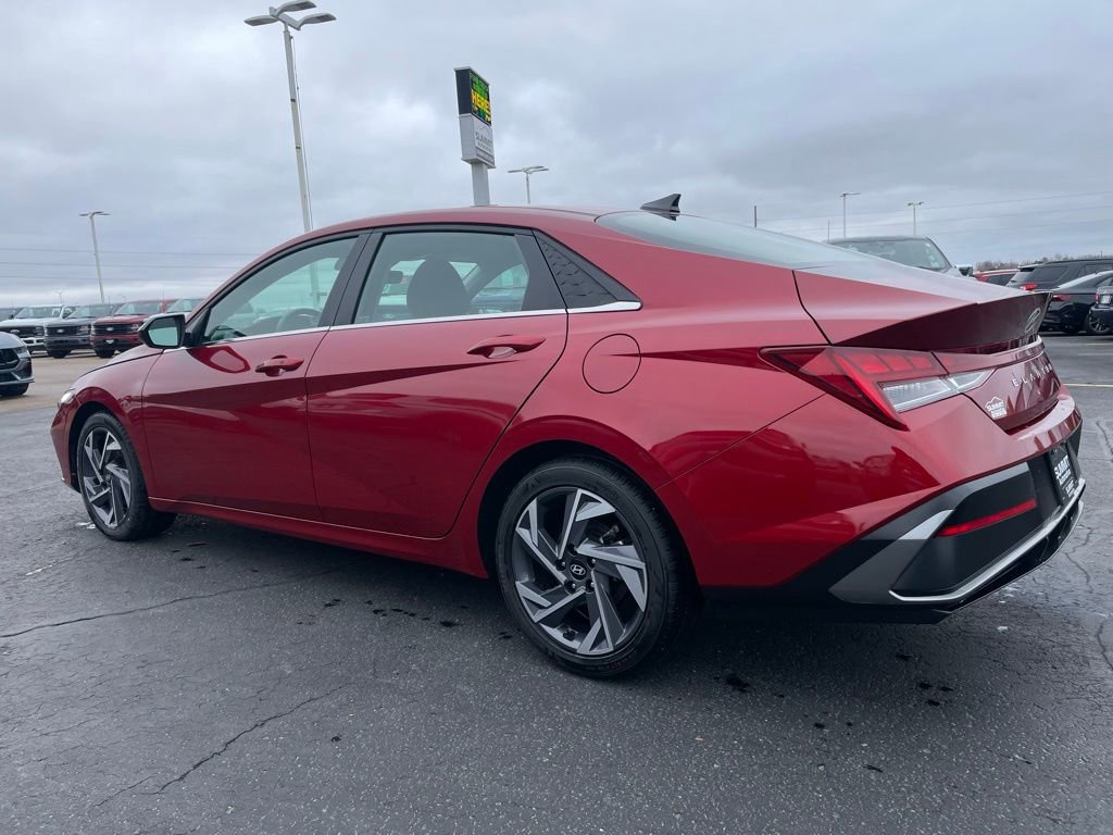 Used 2025 Hyundai Elantra SEL FWD image 5