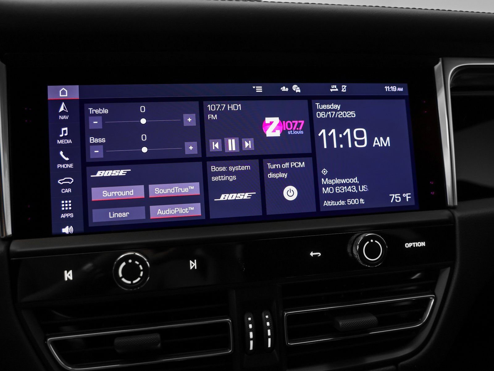 New 2025 Porsche Macan Turbo image 38