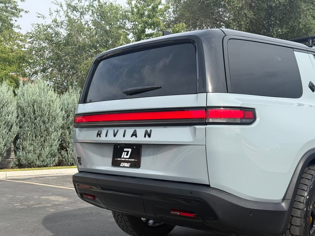 Used 2023 Rivian R1S Adventure AWD/4WD image 15