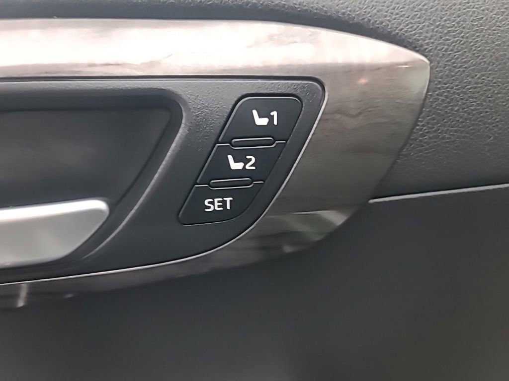 Used 2025 Toyota Highlander Platinum image 28