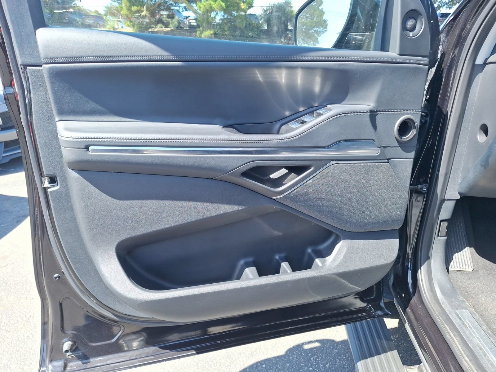 Used 2025 Lincoln Navigator Reserve AWD/4WD image 13